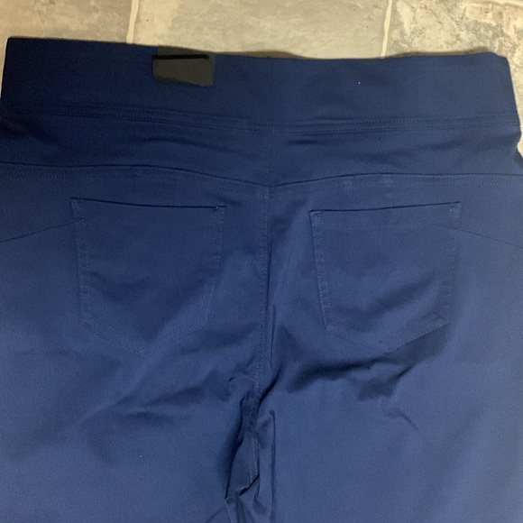 NWT Ricki’s Navy Capri Pants - Picture 2 of 12